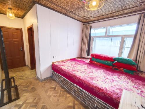 Ένα ή περισσότερα κρεβάτια σε δωμάτιο στο Snow Valley Breeze Inn