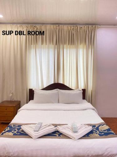 Ένα ή περισσότερα κρεβάτια σε δωμάτιο στο A&A Plaza Hotel