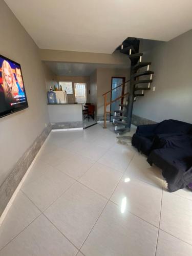 Televisyen dan/atau pusat hiburan di House in Itaúna, 4-minute walk to the beach