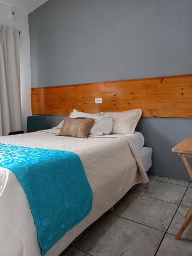 Una cama o camas en una habitación de Hotel Cañas