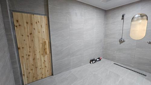 Ein Badezimmer in der Unterkunft Brown Dote Hotel Geunpohang