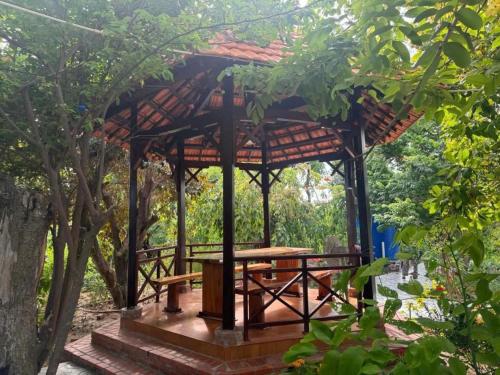 Jardín al aire libre en Triệu Vy Homestay