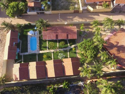 an overhead view of a house with palm trees at Chalés do Otto e Karine in Canoa Quebrada