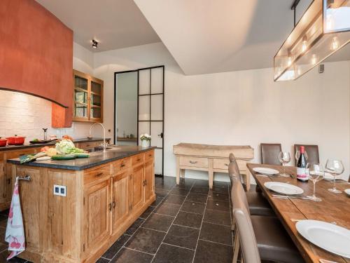 Una cocina o cocineta en Beernem Countryside Home
