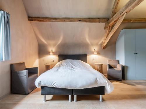 Una cama o camas en una habitación de Beernem Countryside Home