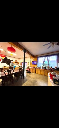 a living room with a table and a kitchen at Alaskanorthwindinn in Hoonah
