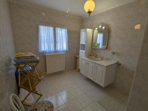 a bathroom with a sink and a mirror at Gîte paisible à Villemandeur avec jardin, près de Montargis - FR-1-590-579 in Villemandeur