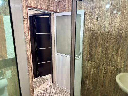 Ένα μπάνιο στο Casa amarilla Los volcanes