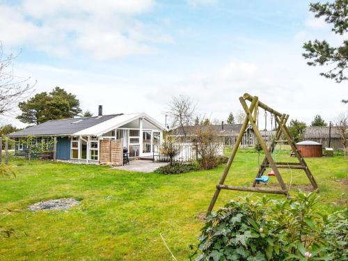 Ο χώρος παιχνιδιού για παιδιά στο 6 person holiday home in Ulfborg-By Traum