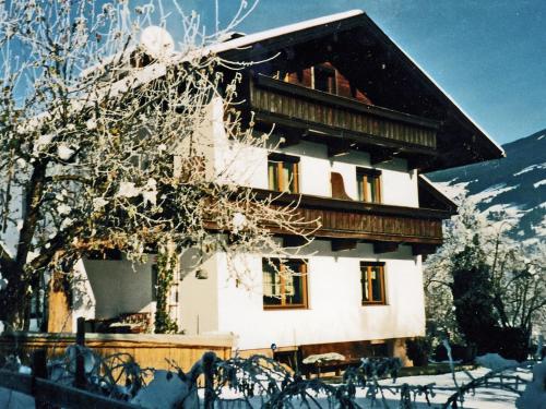 Chalet in Fügen near Ski Lift Spieljoch