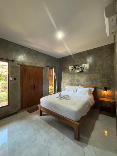 a bedroom with a large bed in a room at Pondok Rangket Canggu in Canggu