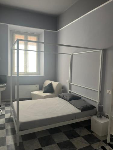a bedroom with a bed and a window at Cristina e Elena Suite in Pisa