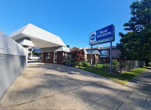 a best western sign in front of a building at Best Western Parkside Motor Inn in Coffs Harbour