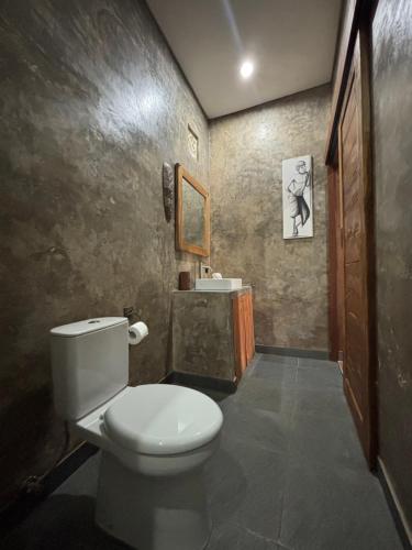 a bathroom with a toilet and a sink at Pondok Rangket Canggu in Canggu