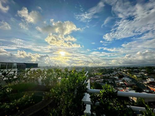 Φωτογραφία από το άλμπουμ του Luxury 12th Floor Apartment with Views - Downtown San Jose Pool and Gym στο Σαν Χοσέ