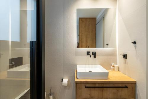 151Patision Premium Suite in the Heart of Athens