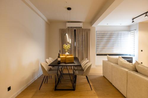 151Patision Premium Suite in the Center of Athens8