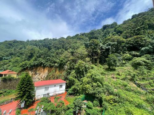 a building on the side of a mountain at Bean Villa Tam Đảo in Tam Ðảo