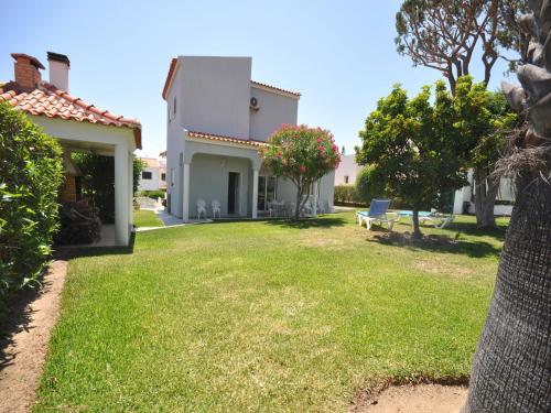 Villa in Vilamoura with Private Pool