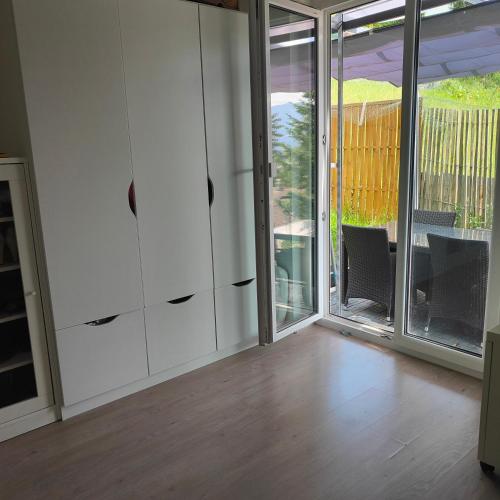 Fotografie z fotogalerie ubytování Zimmer mit eigenem Gartensitzplatz und Bad v destinaci Rebstein