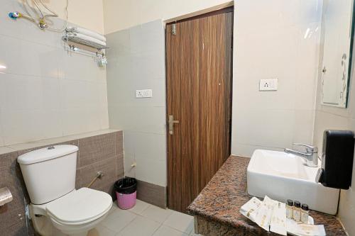 Koupelna v ubytování Hotel The Leaf - Gomti Nagar Lucknow
