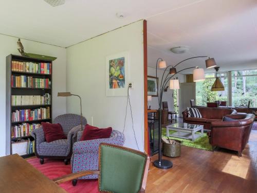 Holiday Home in Huijbergen near Forestにあるシーティングエリア