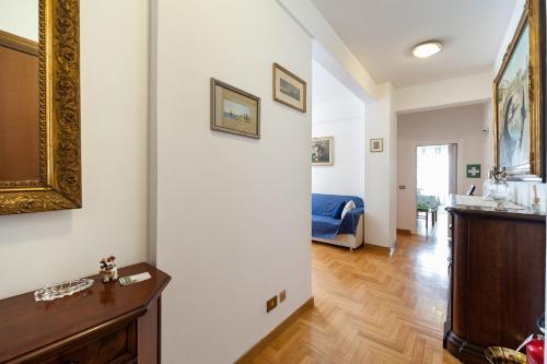 a room with a white wall with a blue bed at Casa Dolce Casa in Rome