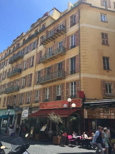 2 Bedrooms Appartement In Central Location on the famous Place Massena Nice