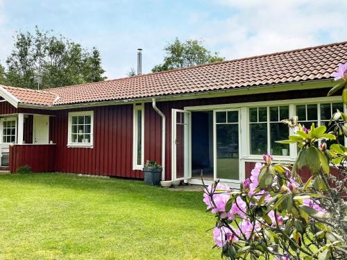 Ein Garten an der Unterkunft 6 person holiday home in HÅCKSVIK-By Traum