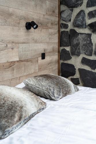 Una cama o camas en una habitación de Himosranta Suite D - Private High Quality Lake View Suite