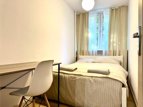 Postel nebo postele na pokoji v ubytování Chrobrego 56 Apartment - Self check-in 20h - parking