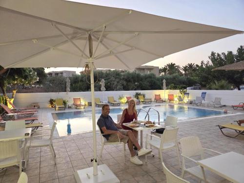 Bazén v ubytování Arhodiko Hotel nebo v jeho okolí