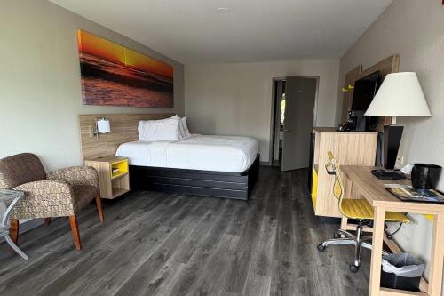 Days Inn by Wyndham Natchitochesにあるベッド