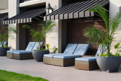Ruang duduk di Hilton Garden Inn Charleston Waterfront/Downtown