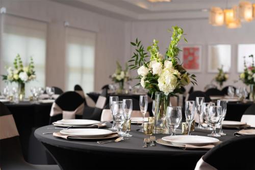 Restoran atau tempat lain untuk makan di Hilton Garden Inn Charleston Waterfront/Downtown