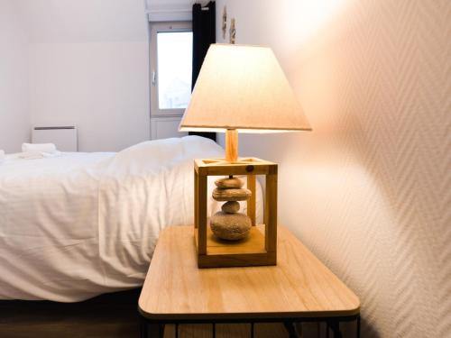 Letto o letti in una camera di Apartment in Port-en-Bessin near Seashore