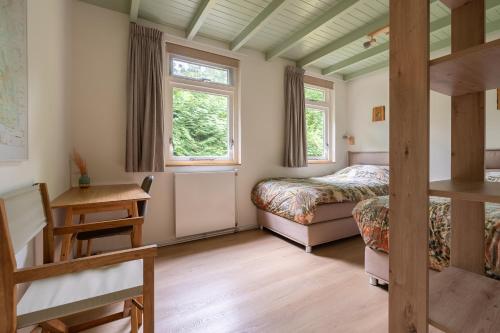 Postel nebo postele na pokoji v ubytování Bungalow Brem | 4 personen - Vakantiepark De Kremmer