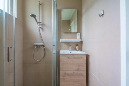 Koupelna v ubytování Bungalow Brem | 4 personen - Vakantiepark De Kremmer