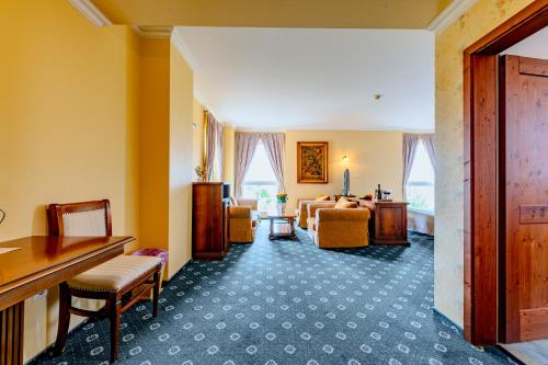 a hotel room with a bed and a living room at Hotel Casa De La Rosa in Timişoara