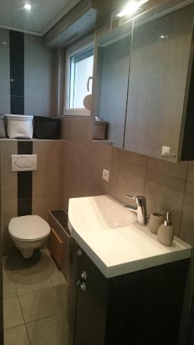 Ένα μπάνιο στο En attique - Residence le Ronsard