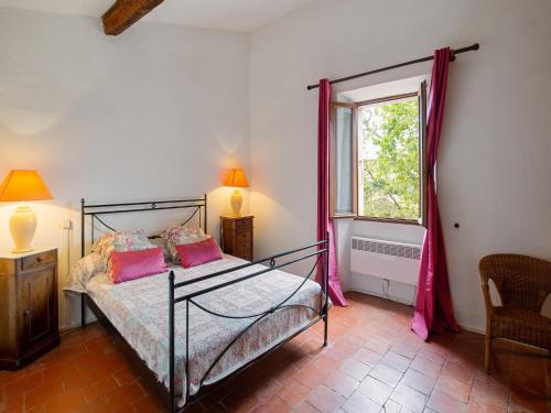 Ένα ή περισσότερα κρεβάτια σε δωμάτιο στο Holiday Home in Tautavel near Gorges de Gouleyrous