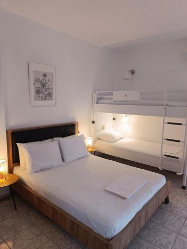 Ένα ή περισσότερα κρεβάτια σε δωμάτιο στο Apocalypsis Studios-Apartments