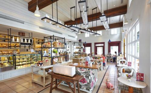 a store with tables and people in a room at Woodlands Hotel and Resort Pattaya in North Pattaya