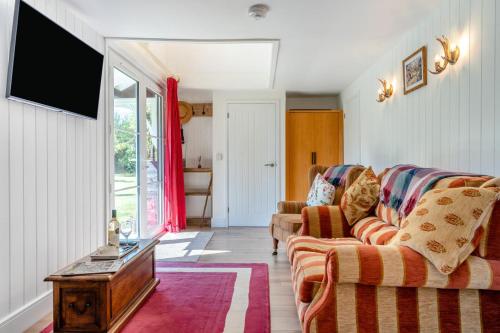 Televisyen dan/atau pusat hiburan di 1 Bed in Silton oc-o32632