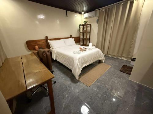 Katil atau katil-katil dalam bilik di Redroof Resort Siargao