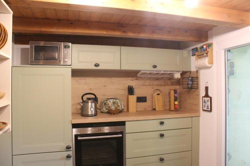 Kuchyň nebo kuchyňský kout v ubytování Ferienhaus Auf dem Knapp
