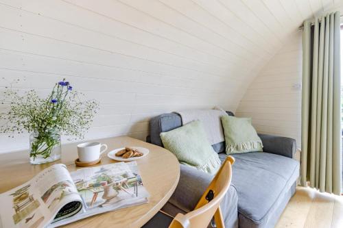 Χώρος καθιστικού στο 1 Bed in Garth oc-k32702