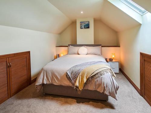 Ένα ή περισσότερα κρεβάτια σε δωμάτιο στο 4 Bed in Alswear oc-p32729