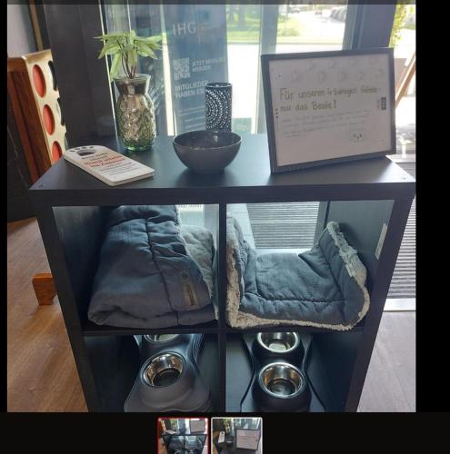 a shelf with three dogs and a bowl on top at Holiday Inn - the niu, Yen Hamburg City by IHG in Hamburg