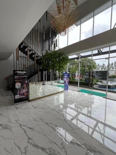 Πισίνα στο ή κοντά στο Sophia Living Bintaro Icon